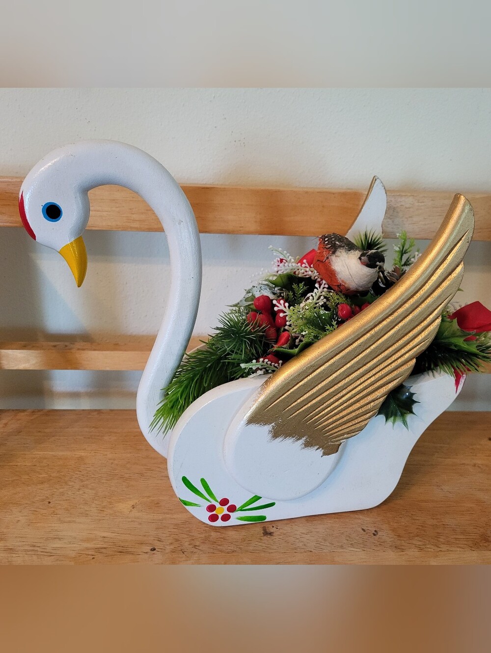 Vintage woode White & Gold Holiday Swan Centerpiece